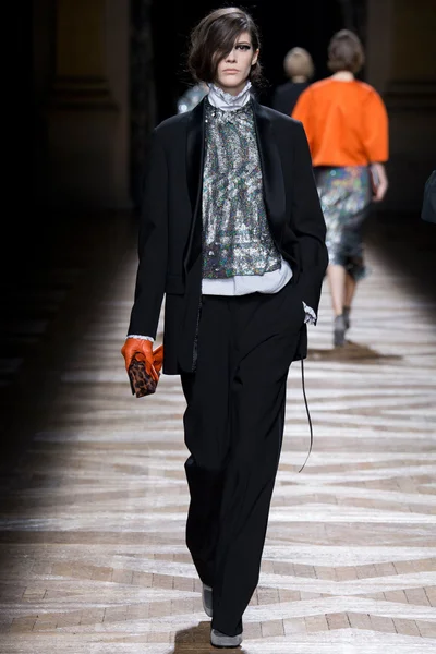 Look 50